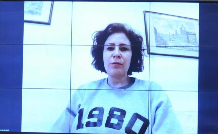 A deputada federal Carla Zambelli presta depoimento na CCJ da Câmara