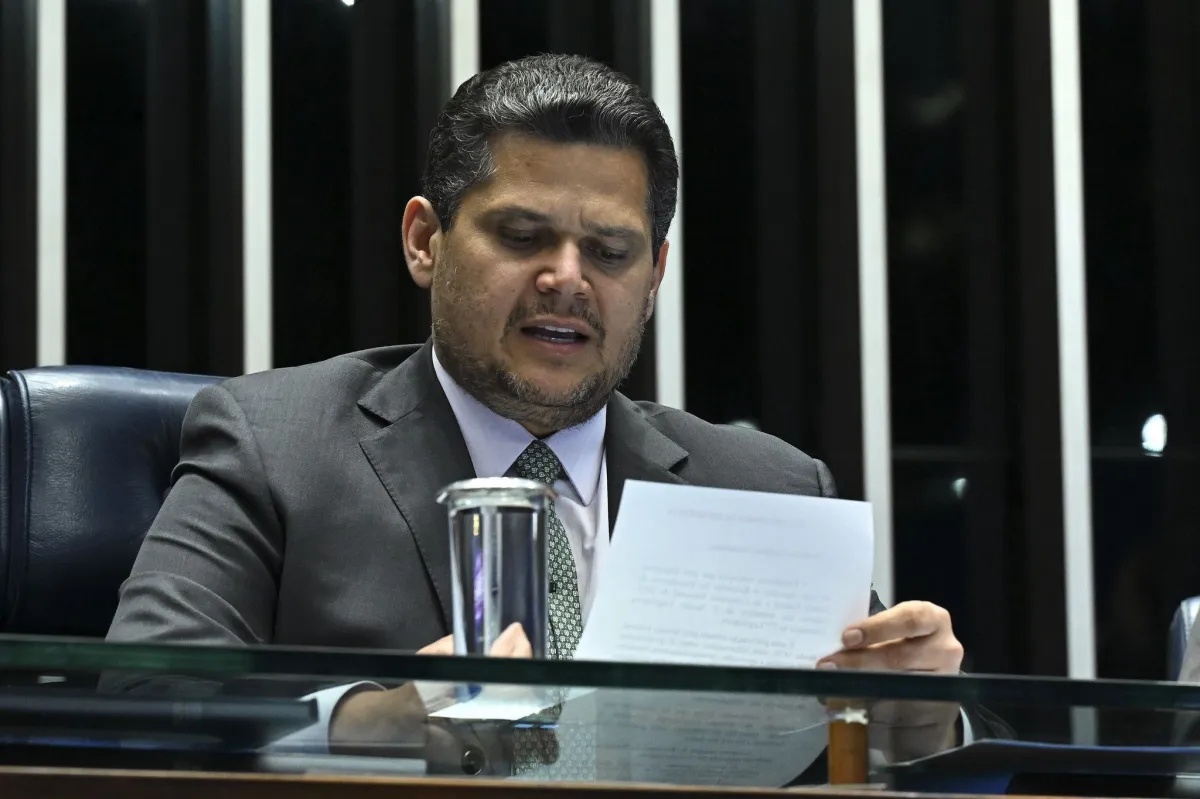 Alcolumbre promulgou a lei após Lula deixar prazo constitucional expirar.
