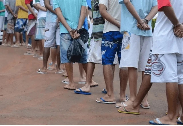 CCJ da Câmara retoma discussão sobre redução da maioridade penal para 16 anos.