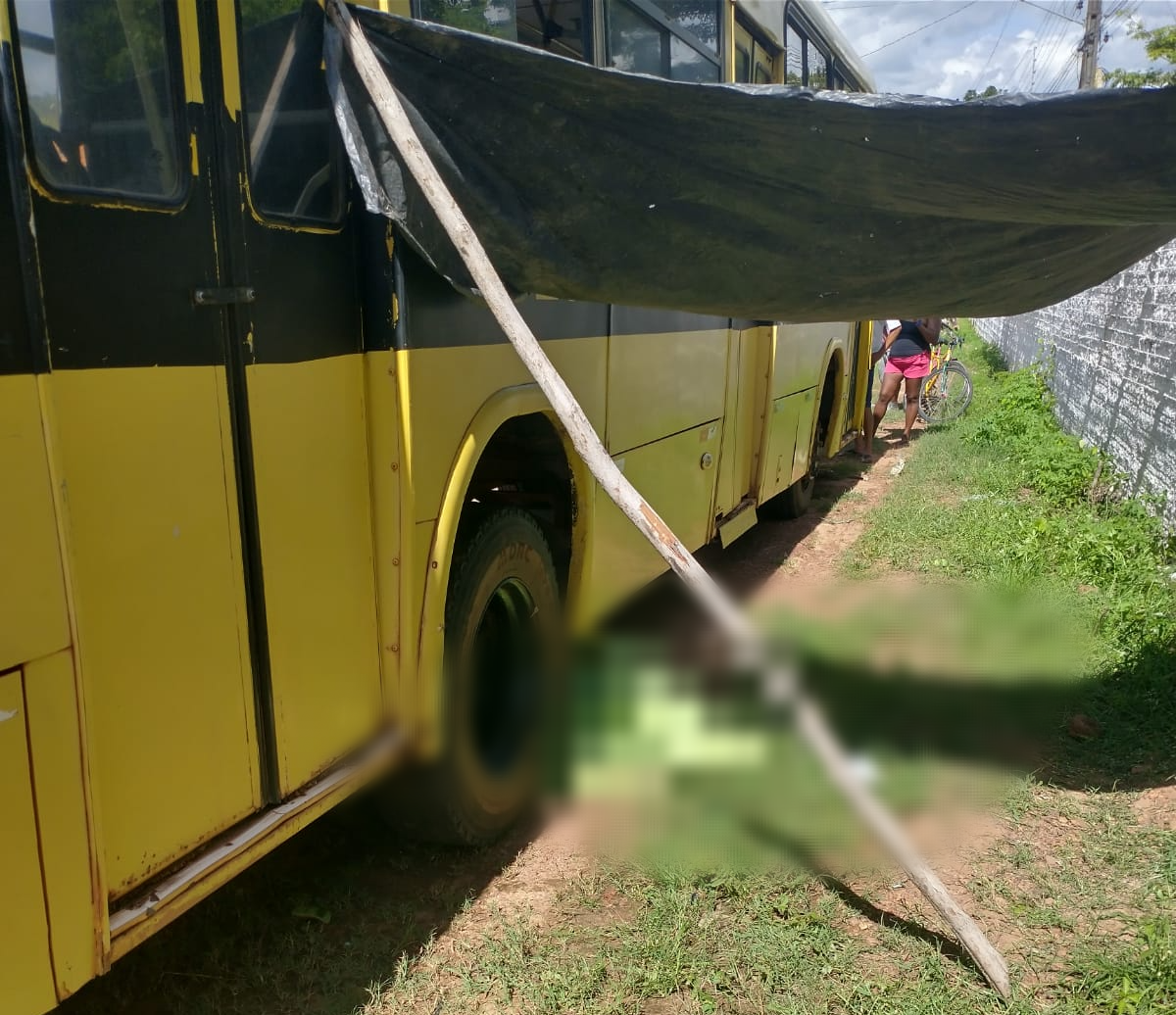 Motorista do ônibus fugiu do local após o acidente