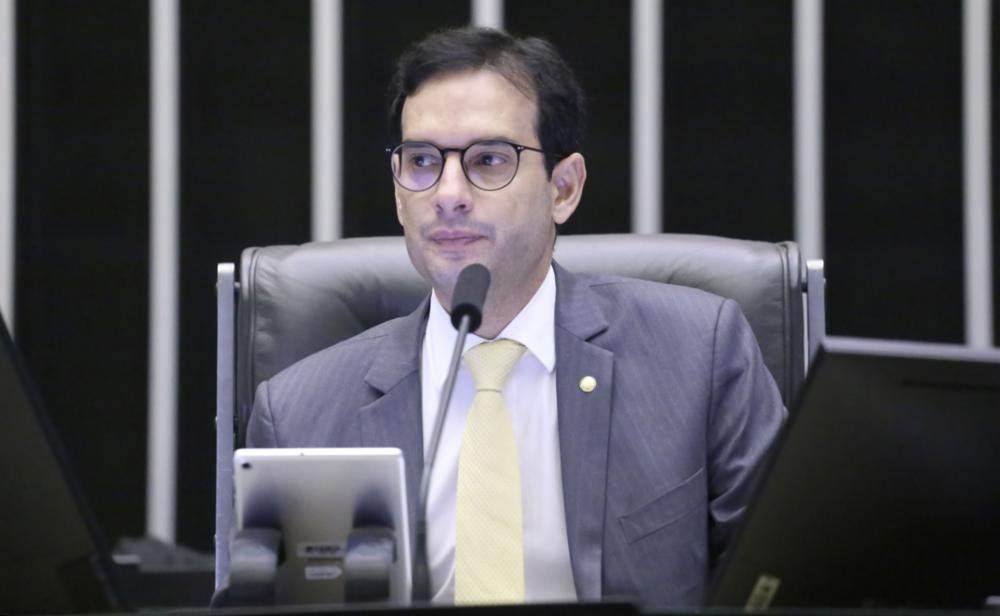 PEC prevê prazo de 60 dias para adaptação de acordos trabalhistas.