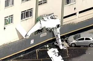 Prédio foi interditado após a queda (Foto: Globocop)