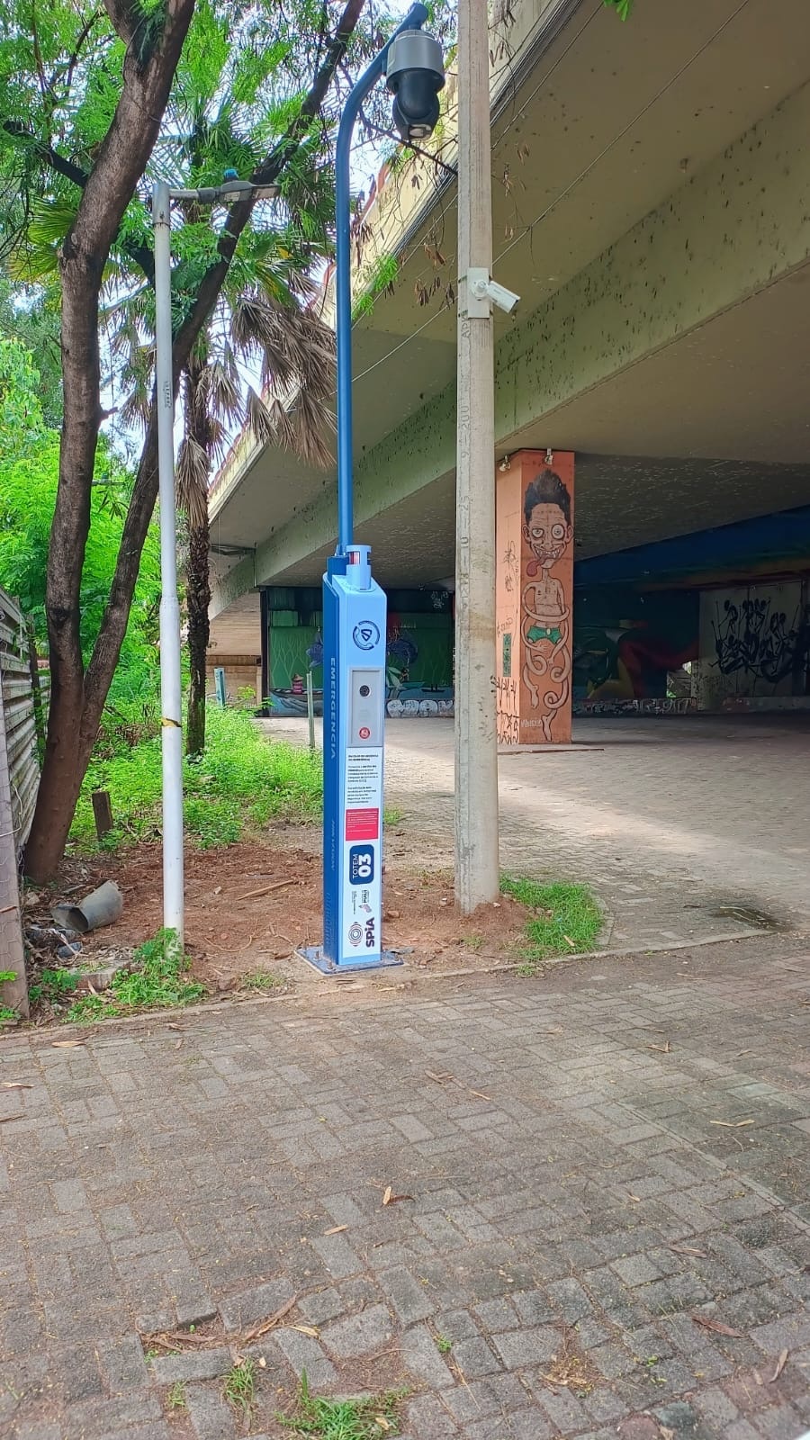 Totem inteligente foi instalado na avenida Marechal Castelo Branco