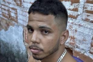 Airton dos Santos foi morto enquanto consumia bebidas alcoólicas com amigos na praça