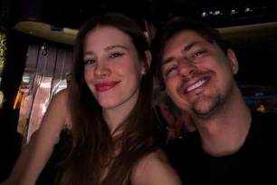 Caroline Dallarosa anunciou namoro com produtor discreto