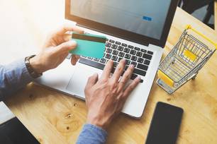 Conceito de compra e venda on-line de negócios. (Foto: Magnific)