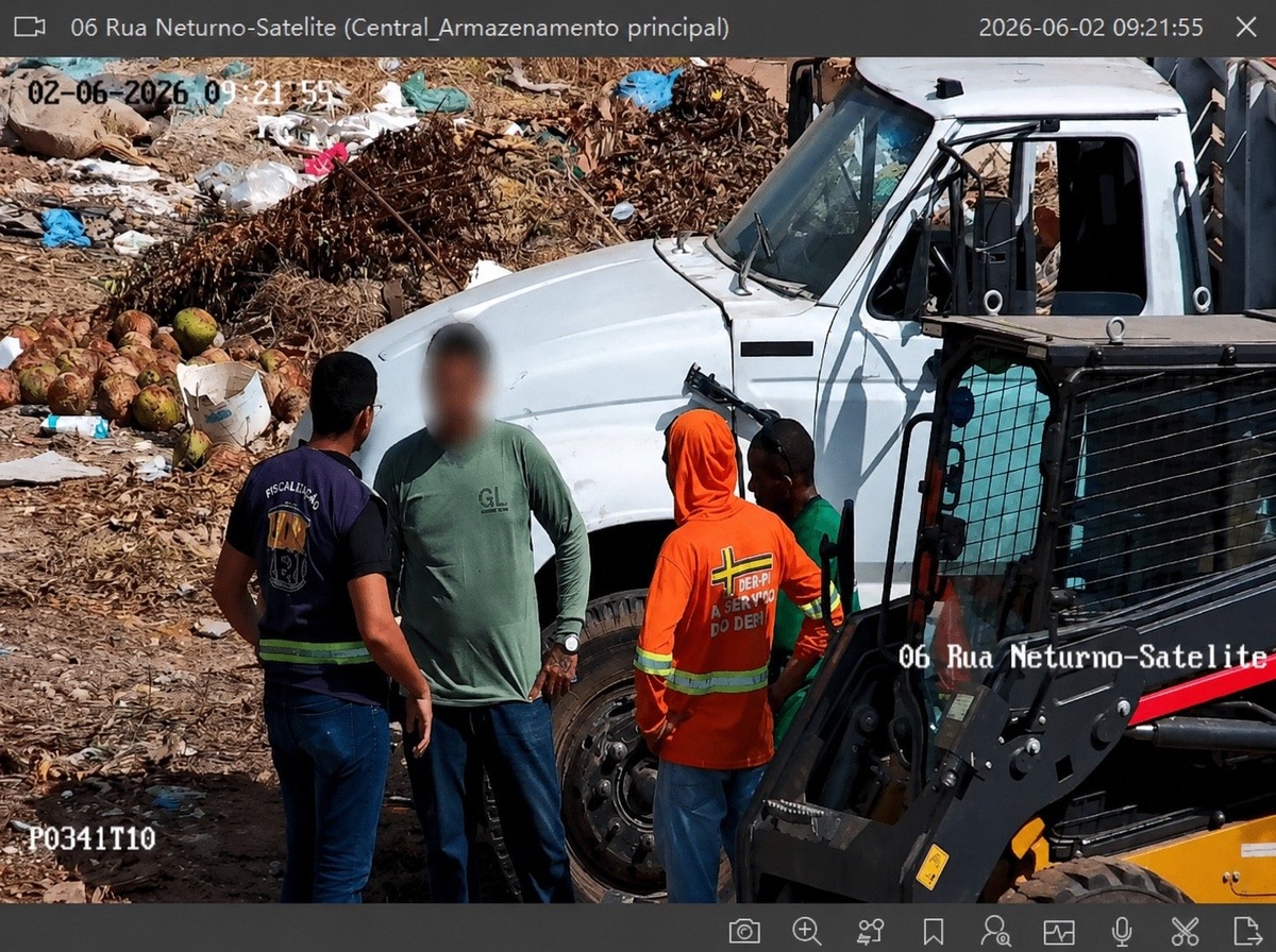 Empresa doi flagrada descartando lixo em local irregular no bairro Satélite