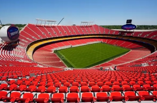 Fifa flexibiliza regra e libera entrada de água diante das preocupações com o calor na Copa.