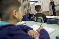 Ensino médio público registra forte queda na repetência e evasão