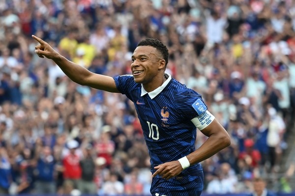 Mbappé comemora gol em França x Senegal na 2ª rodada da Copa do Mundo de 2026