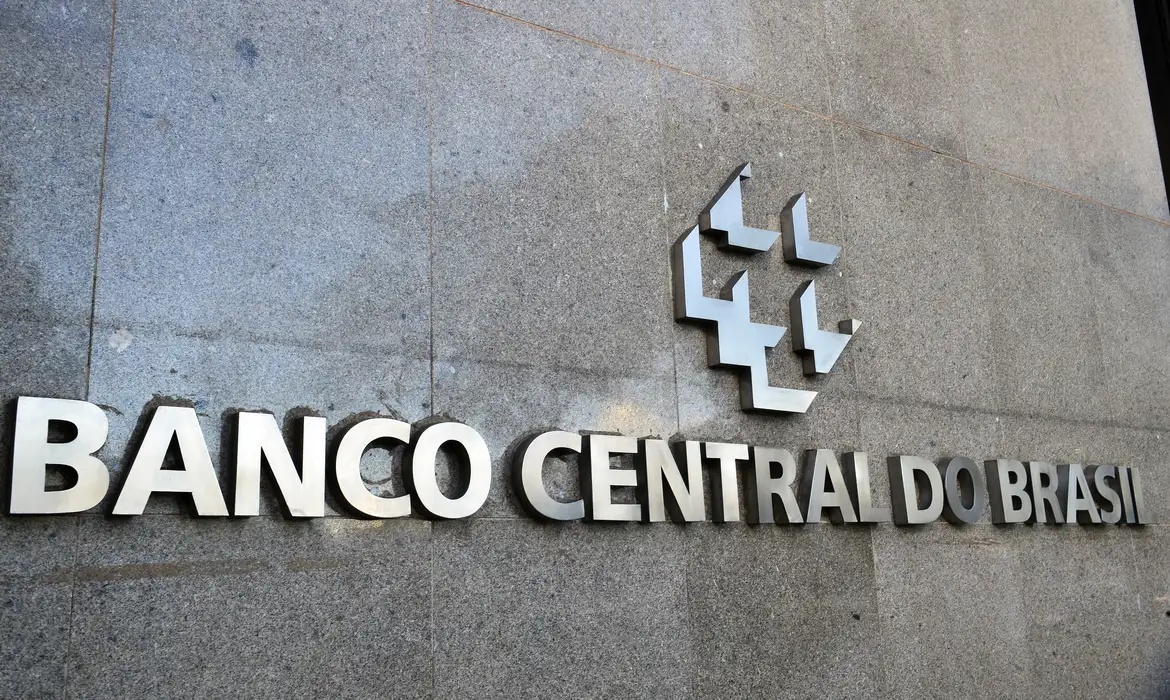 Mercado elevou as projeções para juros e inflação antes da nova decisão do Copom.