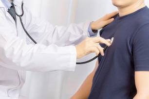 Casos de infarto entre jovens crescem e preocupam especialistas em cardiologia
