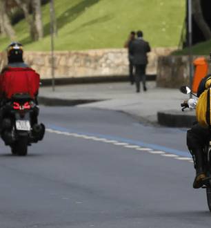 Programa federal oferecerá crédito com juros reduzidos para entregadores financiarem veículos.
