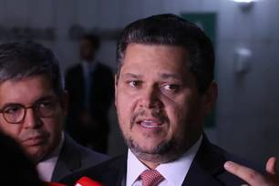 Proposta que reduz a jornada semanal de trabalho aguarda avanço na tramitação do Senado.
