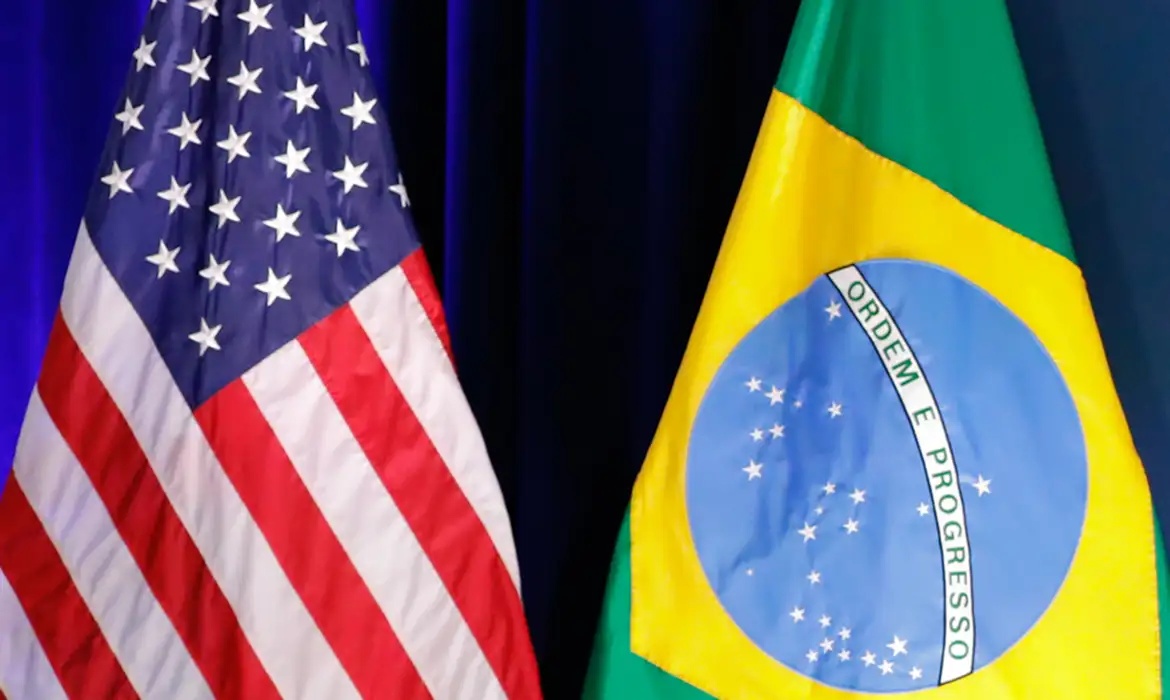 Relatórios dos EUA ampliam disputa comercial e geram reação do governo brasileiro.