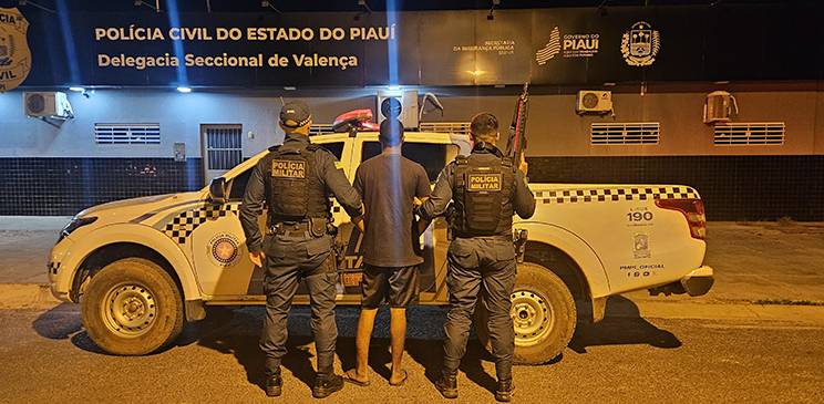 Homem é preso com tablete de cocaína avaliado em R$ 50 mil em Elesbão Veloso