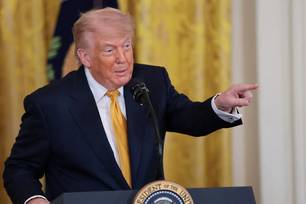 Trump eleva tom e diz que EUA voltarão a atacar o Irã ainda hoje