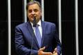 Aécio Neves desiste de disputar a Presidência em 2026