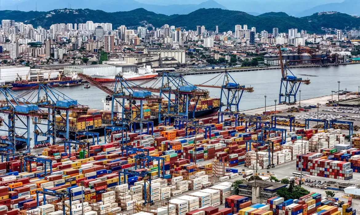 Apex aposta na diversificação de mercados para reduzir impacto das tarifas dos Estados Unidos.