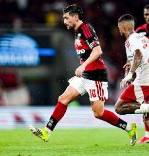 Arrascaeta pode ser titular do Flamengo pela primeira vez após a Copa do Mundo