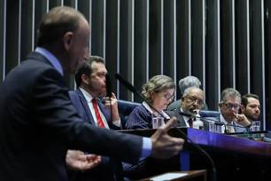 Audiência no Senado reuniu governo, empresários e sindicatos para discutir a PEC da jornada de trabalho.