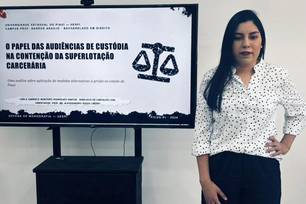 Aluna com cegueira total conclui Direito na Uespi e recebe nota máxima no TCC
