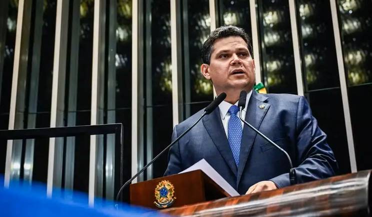 Senado inicia debate sobre PEC que prevê o fim da escala de trabalho 6x1