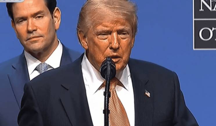 Trump anuncia taxa de 20% sobre cargas no Estreito de Ormuz