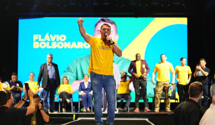 PL oficializa Flávio Bolsonaro como candidato à Presidência da República em 2026