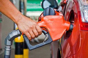 Gasolina com 32% de etanol começa a ser vendida nos postos a partir deste sábado. (Foto: Reprodução)