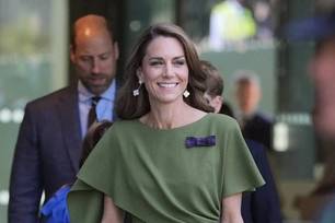 Kate Middleton aposta em vestido verde e confirma tendência elegante em Wimbledon