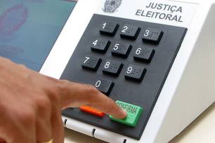 Lei eleitoral restringe criação de benefícios sociais durante o ano das eleições.