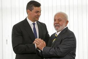 Lula e Santiago Peña conversaram após declarações sobre a Guerra da Tríplice Aliança gerarem tensão diplomática. (Foto: Marcelo Camargo/Agência Brasil)