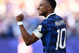 França vence o Paraguai e avança às quartas de final da Copa do Mundo