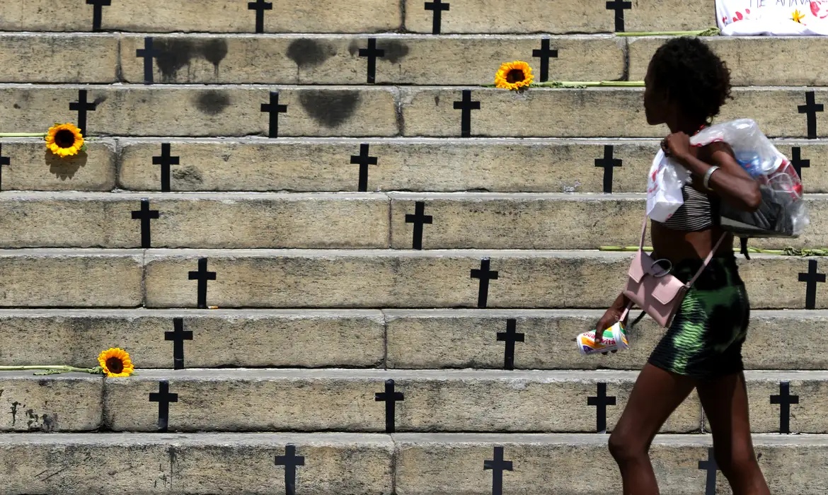 Mortes violentas caem no Brasil