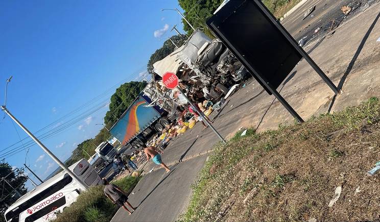 Colisão entre caminhões e ônibus deixa ferido e mobiliza PRF na BR-343 no Piauí