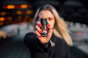 Spray de pimenta é liberado para mulheres maiores de 18 anos