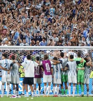 Torcedores alegam que a FIFA estaria favorecendo a seleção argentina