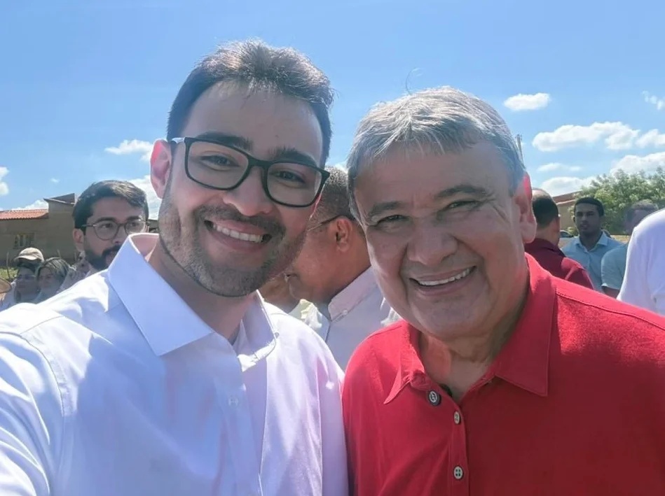 TRE-PI aplicou multa a Wellington Dias e Vinicius Ribeiro Dias por conduta vedada em evento oficial.
