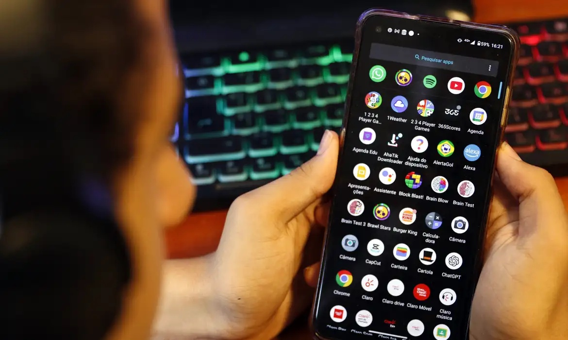 AGU cobra do Discord medidas para reforçar a proteção de menores na plataforma.