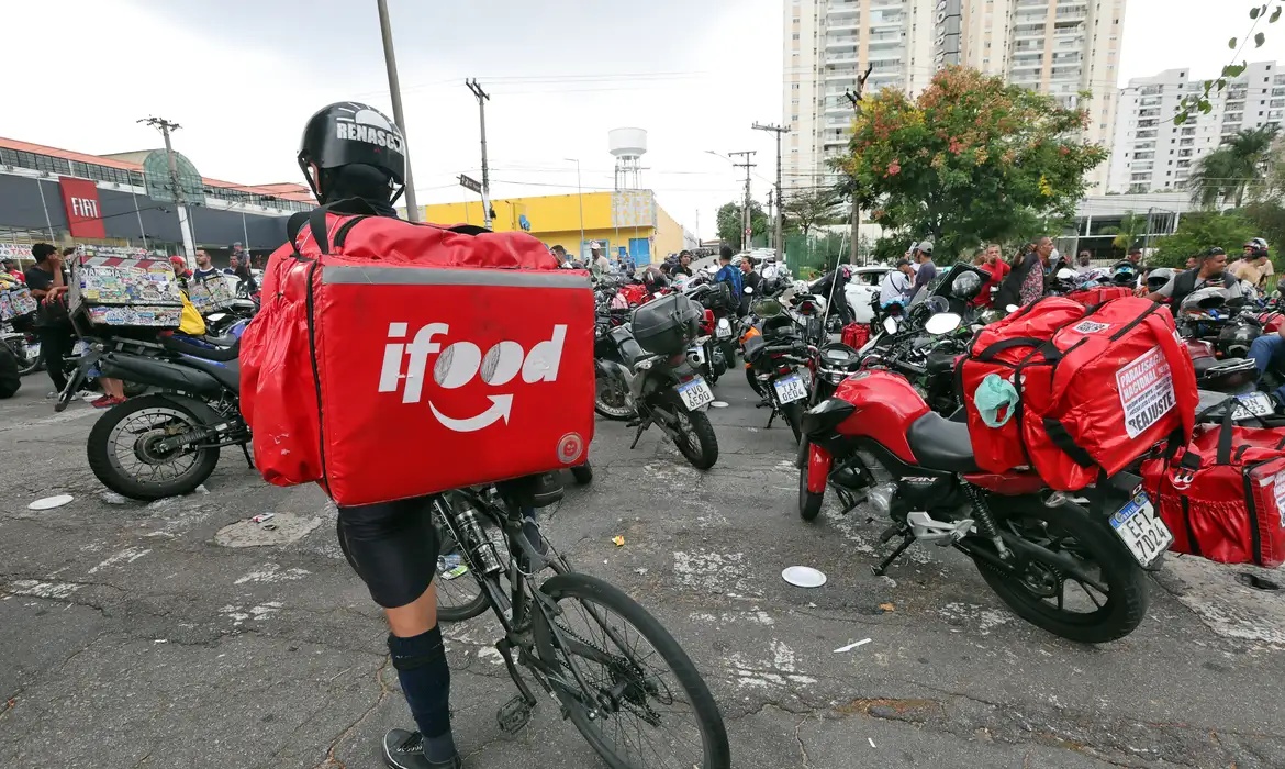 Anvisa revogou restrições que impediam plataformas digitais de comercializar medicamentos.