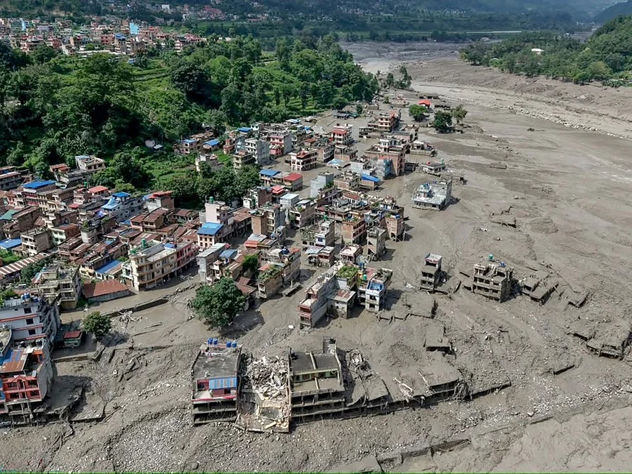 Avalanche deixa mortos e feridos; turistas que visitavam os países estão entre os desaparecidos