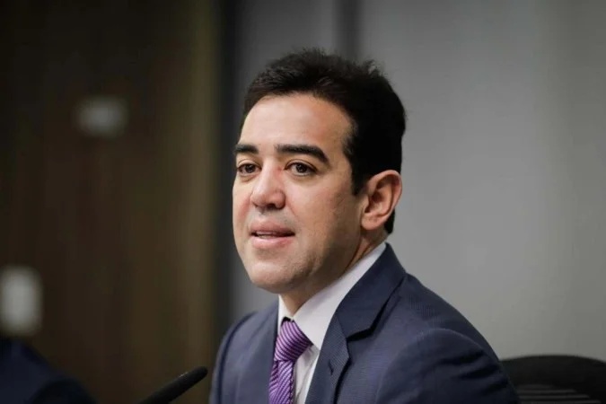 Bruno Dantas formalizou renúncia ao cargo de ministro do TCU.
