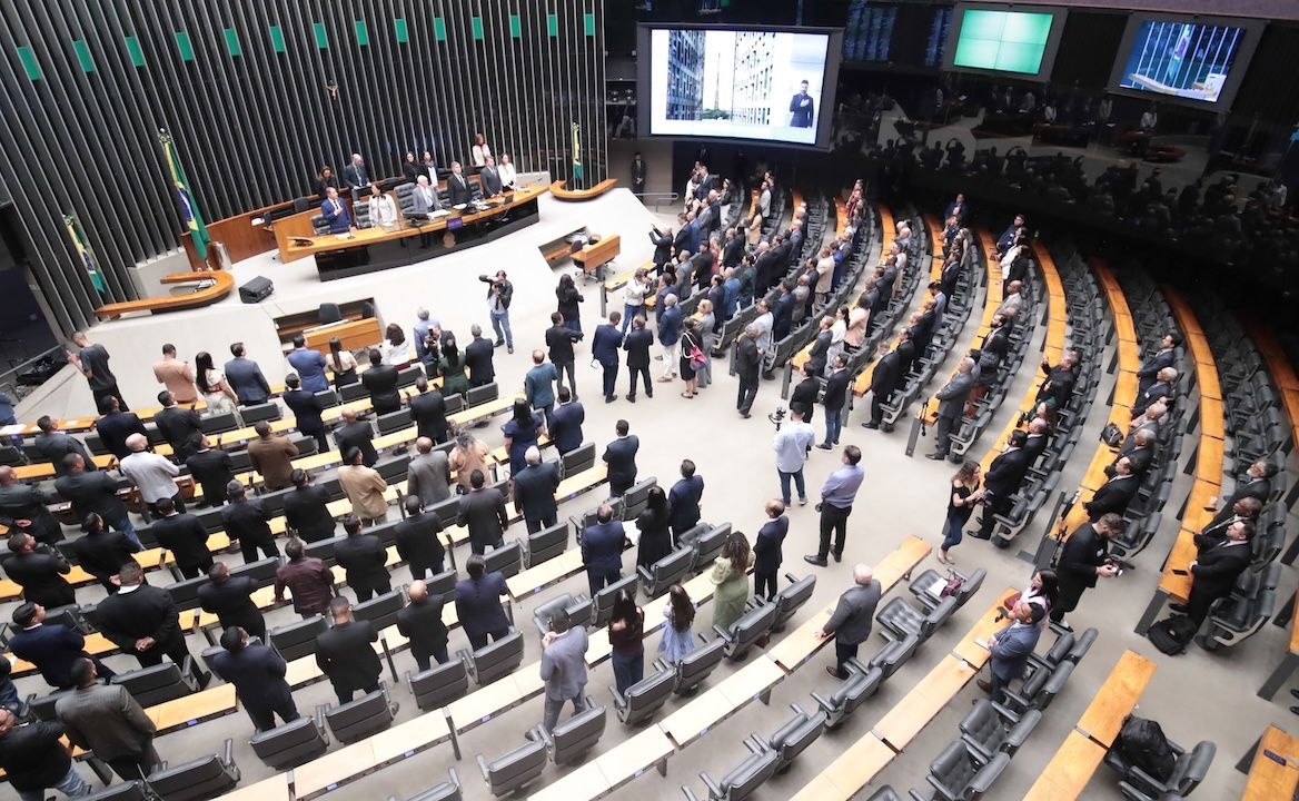 Câmara e Senado retomam votações com pauta pressionada por vetos e eleições.