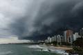 Ciclone bomba provoca tornado, granizo e ventos fortes no Sul e Sudeste