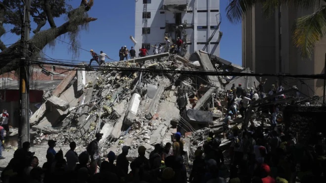 Colômbia foi atinginda nesta segunda por um terremoto de magnitude 7,4.