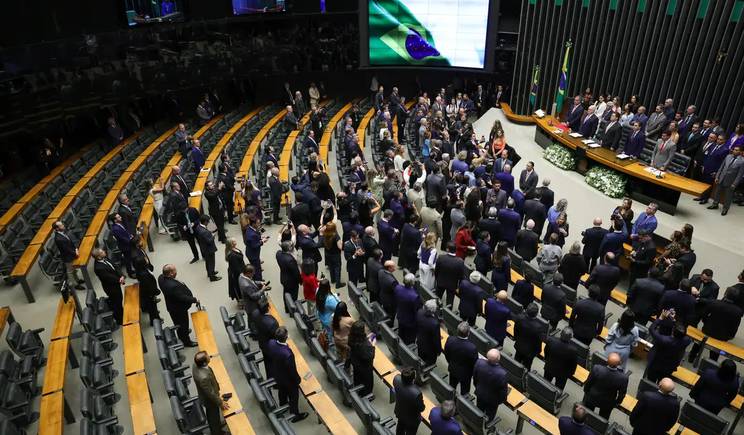 Câmara vota nesta segunda MP que prevê fim da taxa das blusinhas