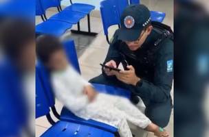Criança foi resgatada por policiais (Foto: Divulgação)