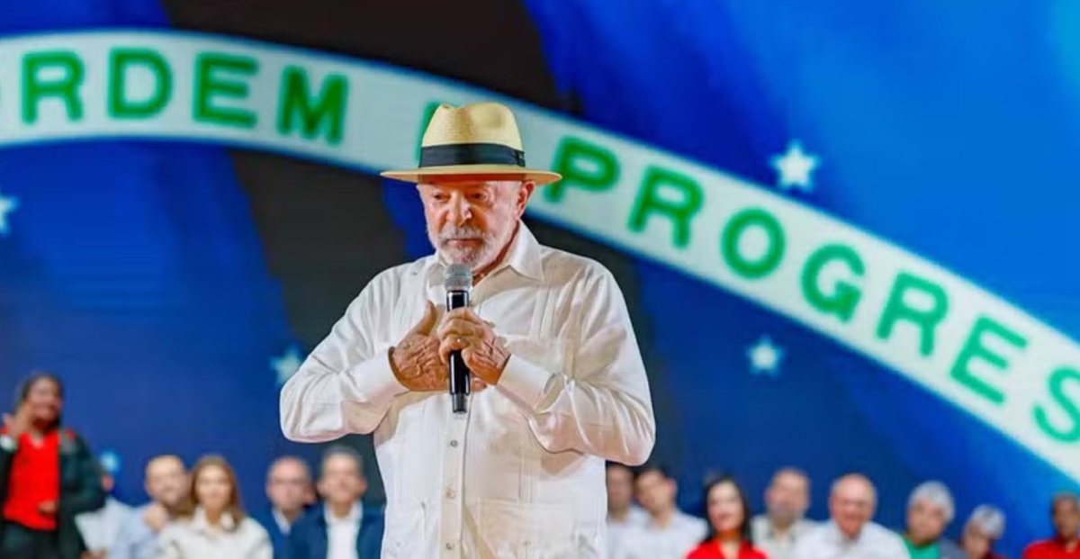 Decisão do TSE determina retirada de publicações com promoção pessoal de Lula.