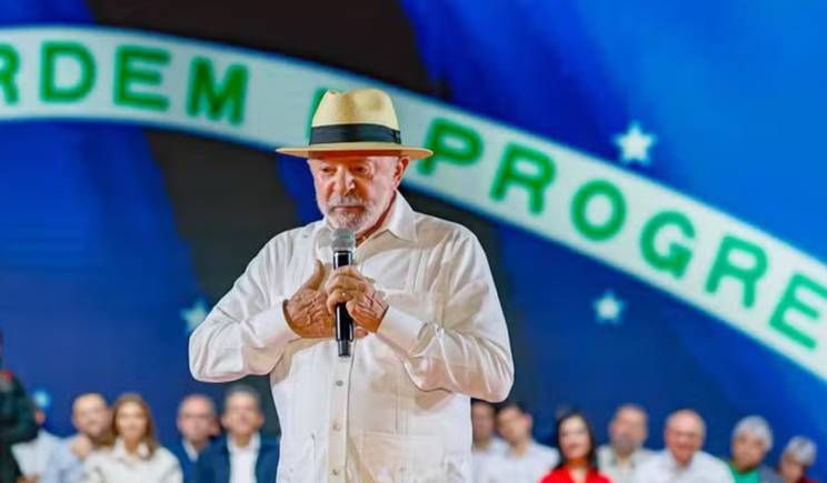 TSE manda retirar posts que promovam Lula de canais oficiais do governo